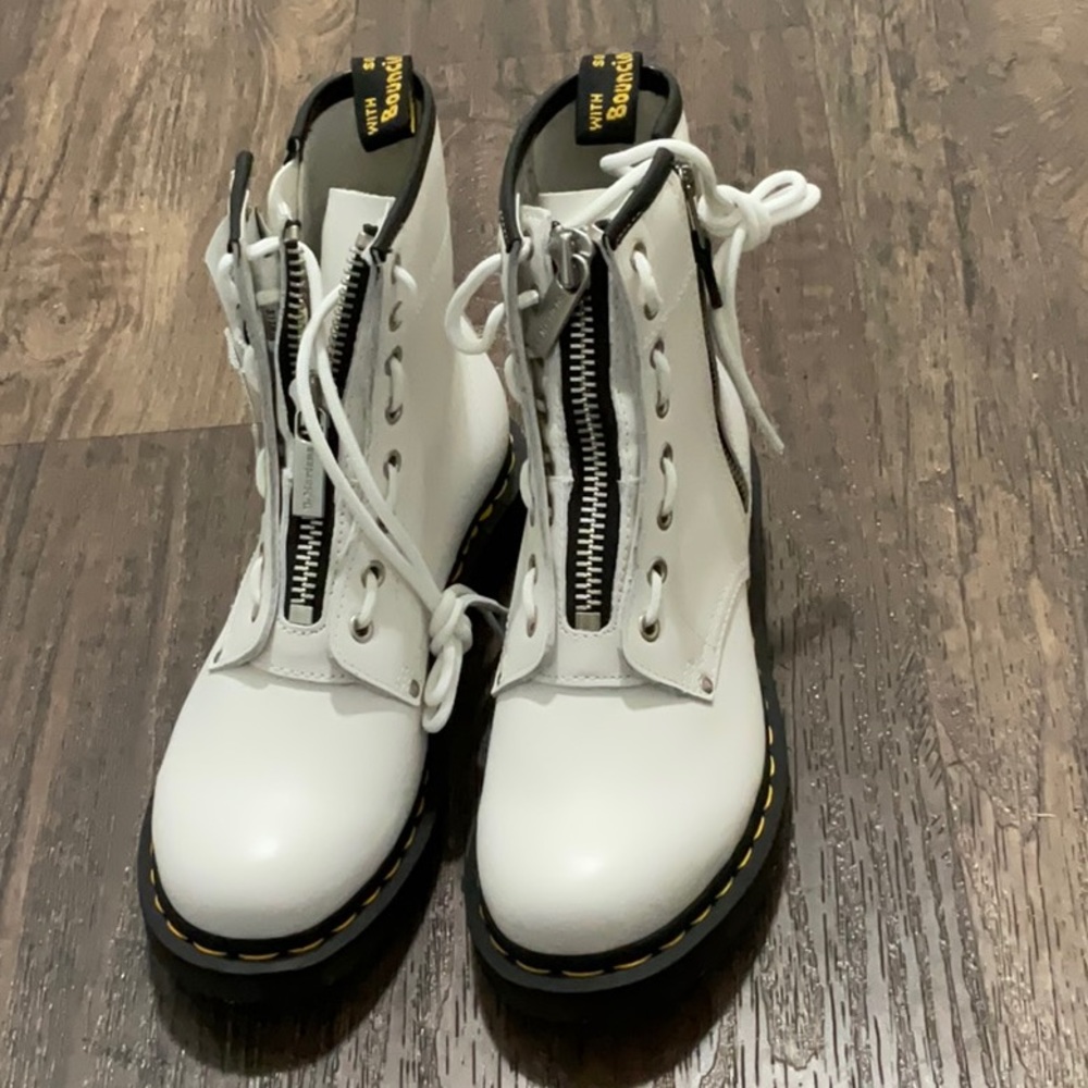 NWOT Dr. Martens double zipped leather boots, size 8L color white